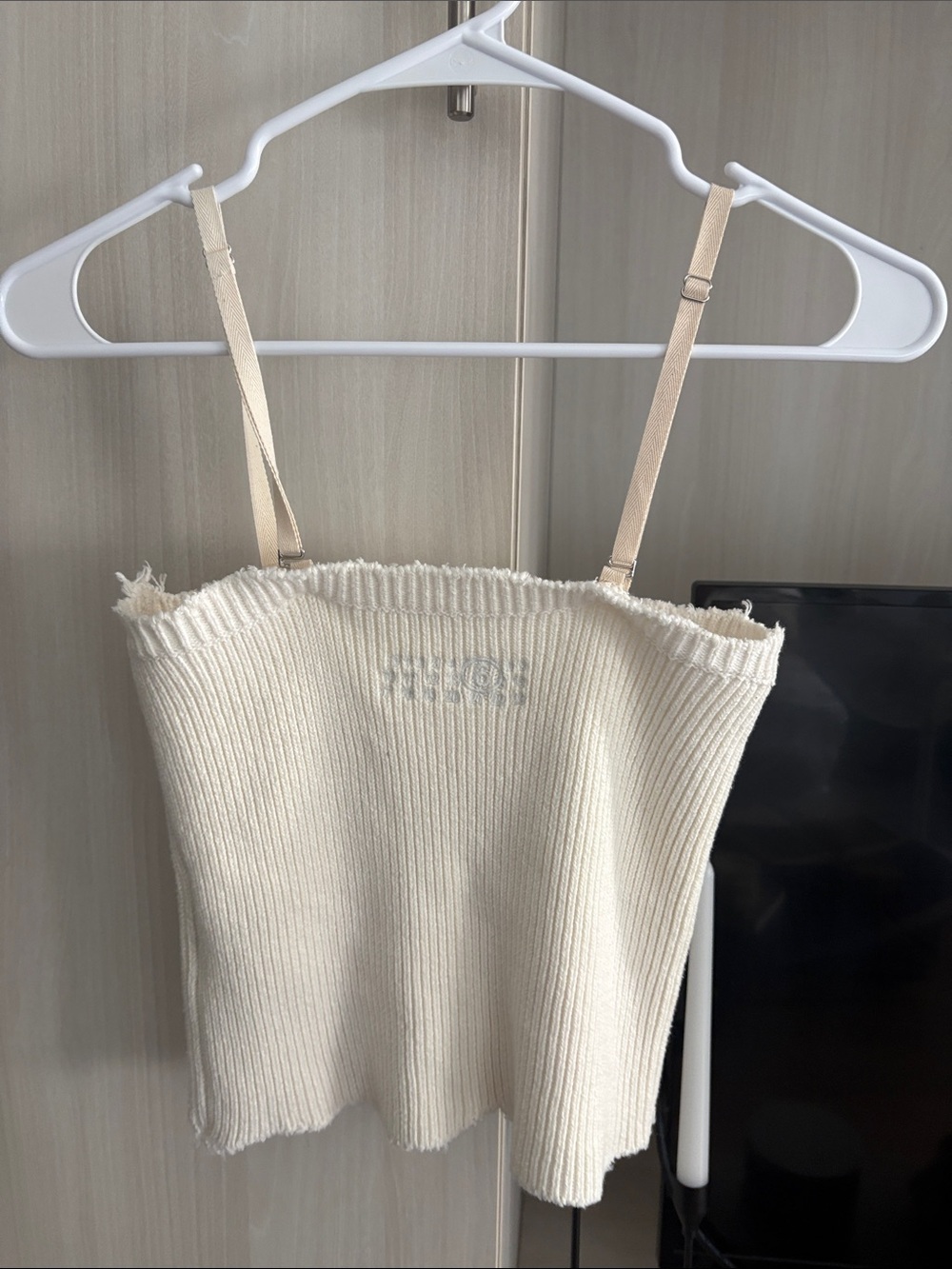 MM6 Maison Margiela | Frayed Crop Knit Tank Top - Picture 3 of 6